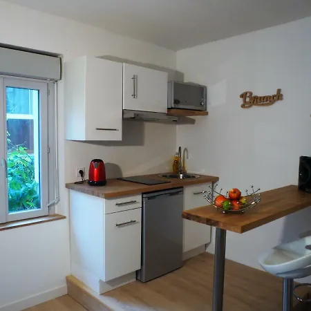 Moderne, Hypercentre De Cholet, Arrivee Autonome ! Daire *